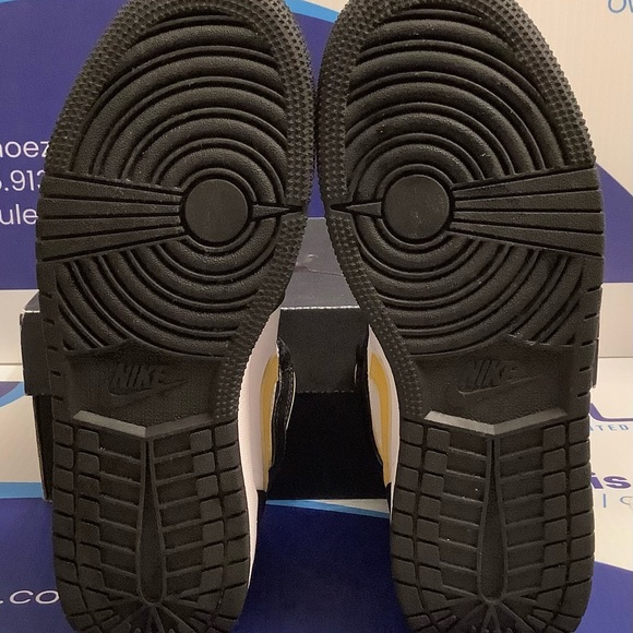 Air Jordan 1 Mid White Pollen Black Kids 5y - Picture 8 of 10